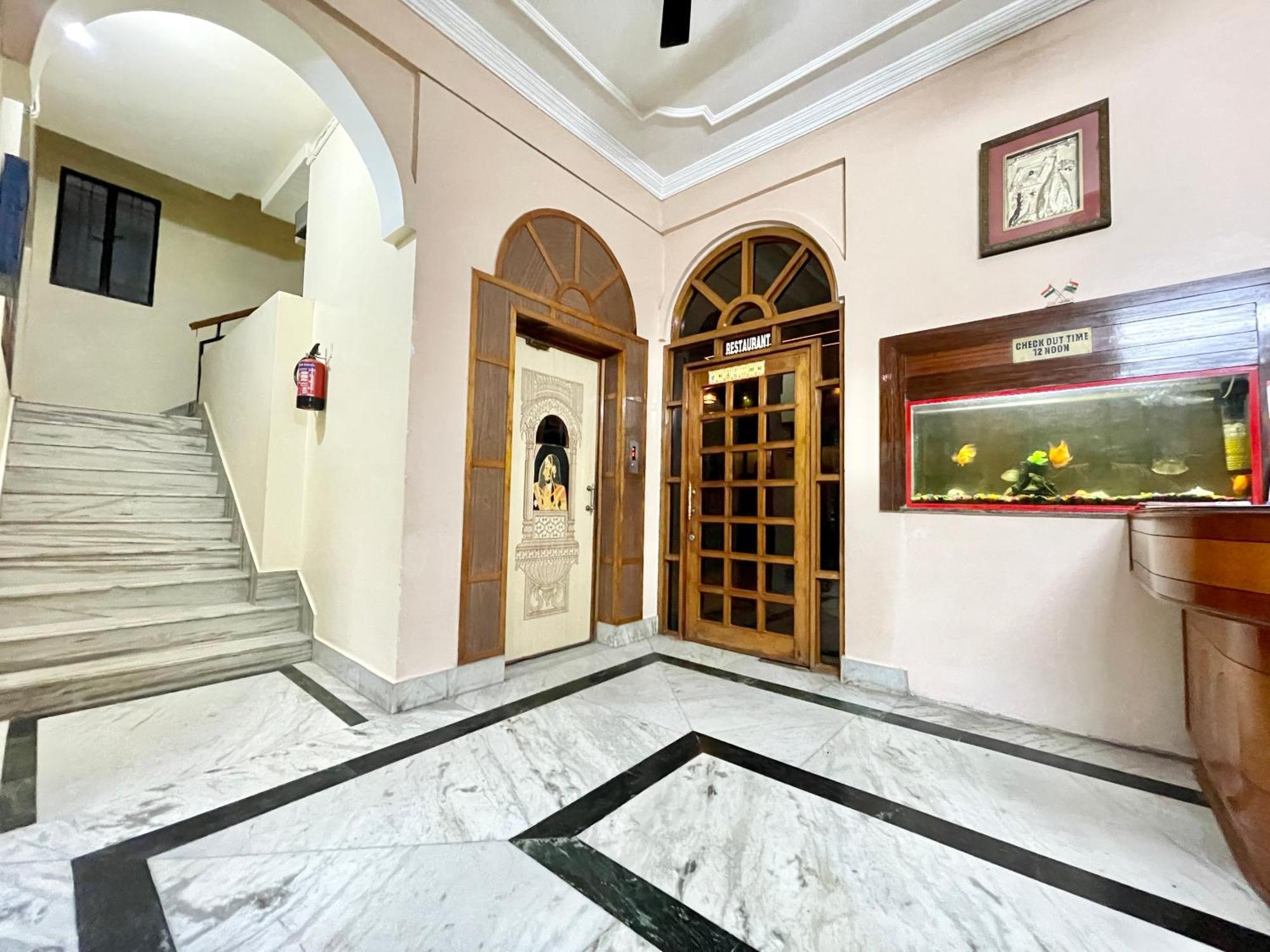 Hotel Shivam ! Varanasi होटल शिवम హోటల్ శివం ஹோட்டல் சிவம் Foreigner'S Choice ! Fully Air-Conditioned Hotel With Lift & Parking Availability, Near Kashi Vishwanath Temple, And Ganga Ghat, Best Hotel In Varanasi 2 エクステリア 写真
