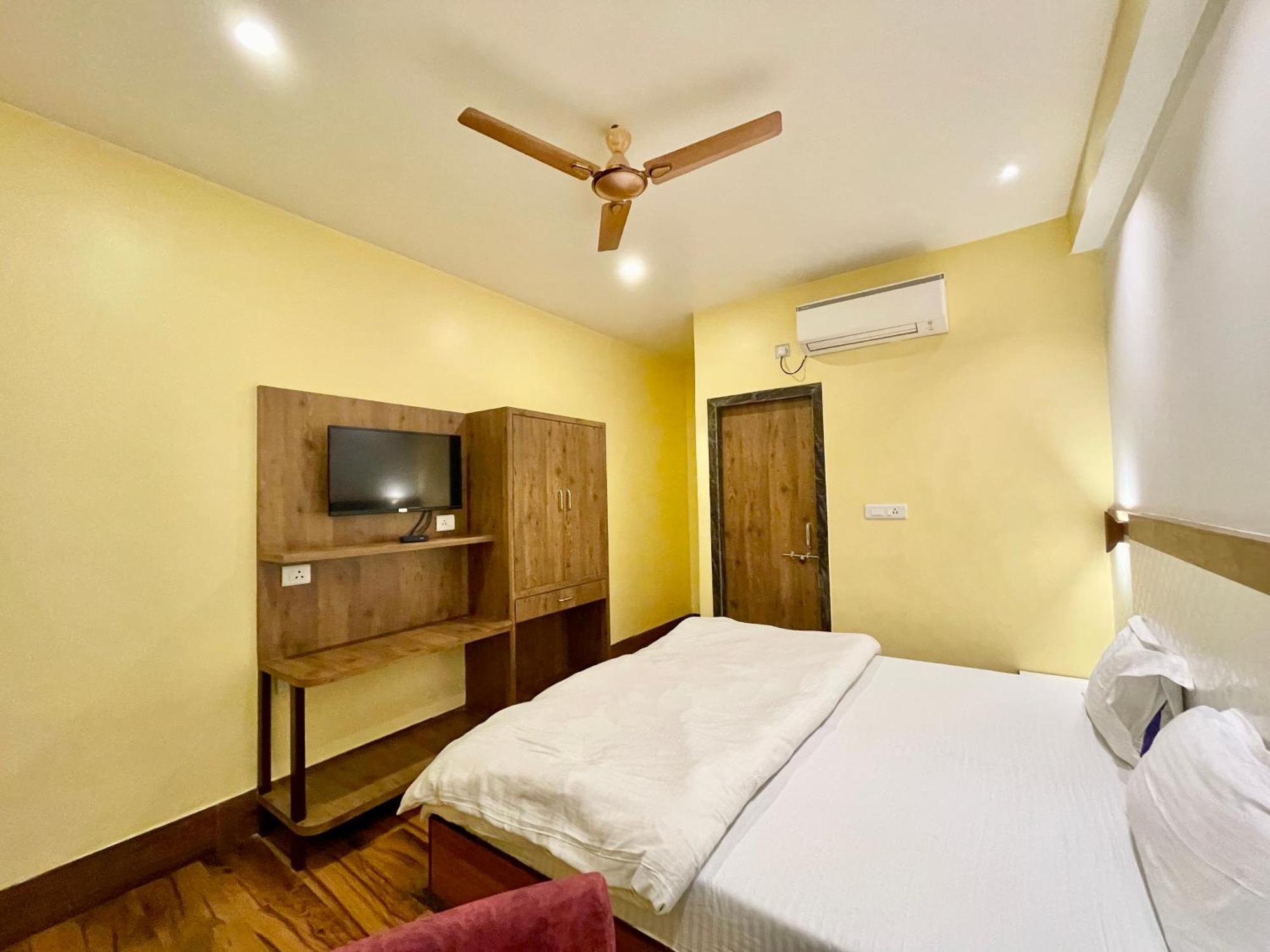 Hotel Shivam ! Varanasi होटल शिवम హోటల్ శివం ஹோட்டல் சிவம் Foreigner'S Choice ! Fully Air-Conditioned Hotel With Lift & Parking Availability, Near Kashi Vishwanath Temple, And Ganga Ghat, Best Hotel In Varanasi 2 エクステリア 写真