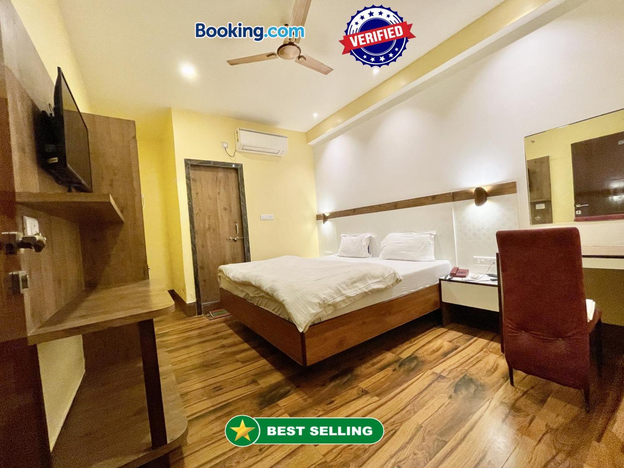Hotel Shivam ! Varanasi होटल शिवम హోటల్ శివం ஹோட்டல் சிவம் Foreigner'S Choice ! Fully Air-Conditioned Hotel With Lift & Parking Availability, Near Kashi Vishwanath Temple, And Ganga Ghat, Best Hotel In Varanasi 2 エクステリア 写真