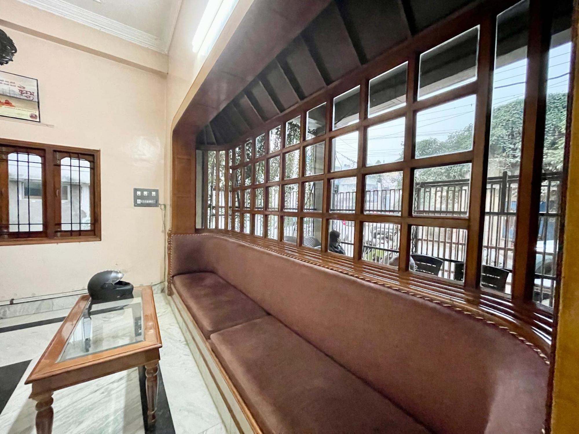 Hotel Shivam ! Varanasi होटल शिवम హోటల్ శివం ஹோட்டல் சிவம் Foreigner'S Choice ! Fully Air-Conditioned Hotel With Lift & Parking Availability, Near Kashi Vishwanath Temple, And Ganga Ghat, Best Hotel In Varanasi 2 エクステリア 写真