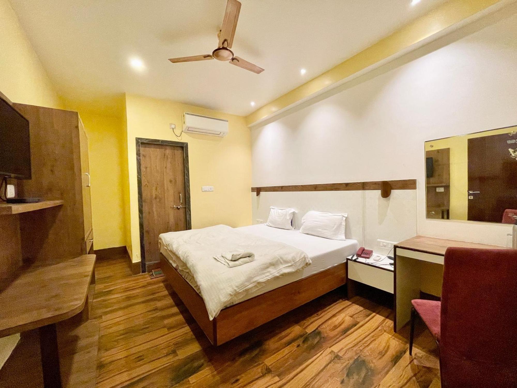 Hotel Shivam ! Varanasi होटल शिवम హోటల్ శివం ஹோட்டல் சிவம் Foreigner'S Choice ! Fully Air-Conditioned Hotel With Lift & Parking Availability, Near Kashi Vishwanath Temple, And Ganga Ghat, Best Hotel In Varanasi 2 エクステリア 写真