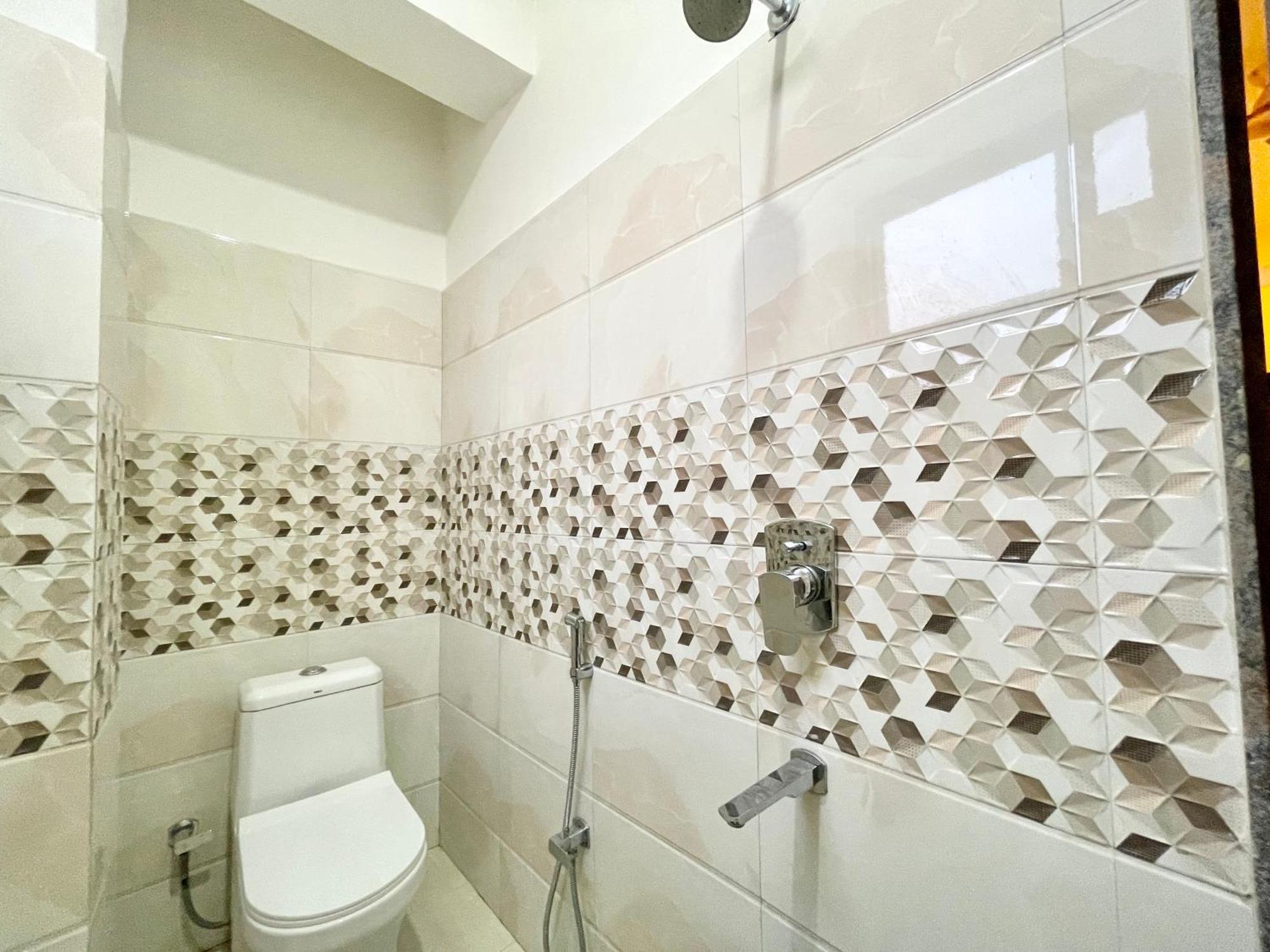 Hotel Shivam ! Varanasi होटल शिवम హోటల్ శివం ஹோட்டல் சிவம் Foreigner'S Choice ! Fully Air-Conditioned Hotel With Lift & Parking Availability, Near Kashi Vishwanath Temple, And Ganga Ghat, Best Hotel In Varanasi 2 エクステリア 写真