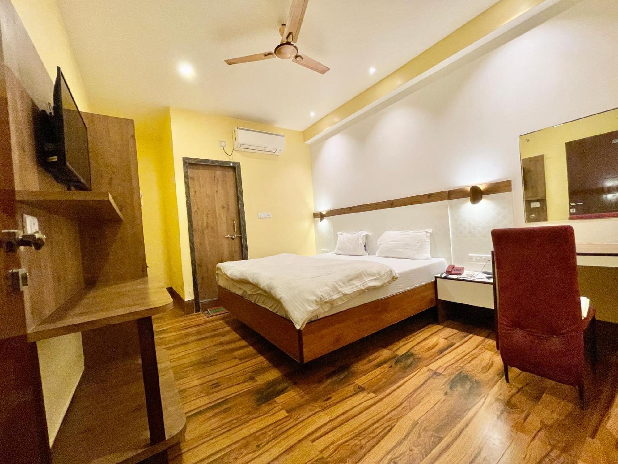 Hotel Shivam ! Varanasi होटल शिवम హోటల్ శివం ஹோட்டல் சிவம் Foreigner'S Choice ! Fully Air-Conditioned Hotel With Lift & Parking Availability, Near Kashi Vishwanath Temple, And Ganga Ghat, Best Hotel In Varanasi 2 エクステリア 写真