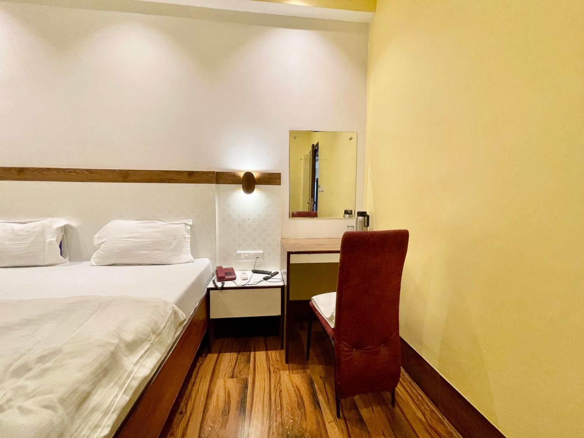 Hotel Shivam ! Varanasi होटल शिवम హోటల్ శివం ஹோட்டல் சிவம் Foreigner'S Choice ! Fully Air-Conditioned Hotel With Lift & Parking Availability, Near Kashi Vishwanath Temple, And Ganga Ghat, Best Hotel In Varanasi 2 エクステリア 写真