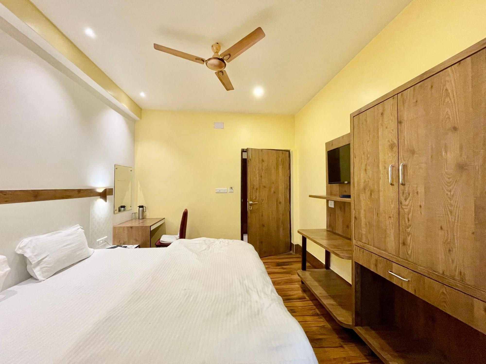 Hotel Shivam ! Varanasi होटल शिवम హోటల్ శివం ஹோட்டல் சிவம் Foreigner'S Choice ! Fully Air-Conditioned Hotel With Lift & Parking Availability, Near Kashi Vishwanath Temple, And Ganga Ghat, Best Hotel In Varanasi 2 エクステリア 写真